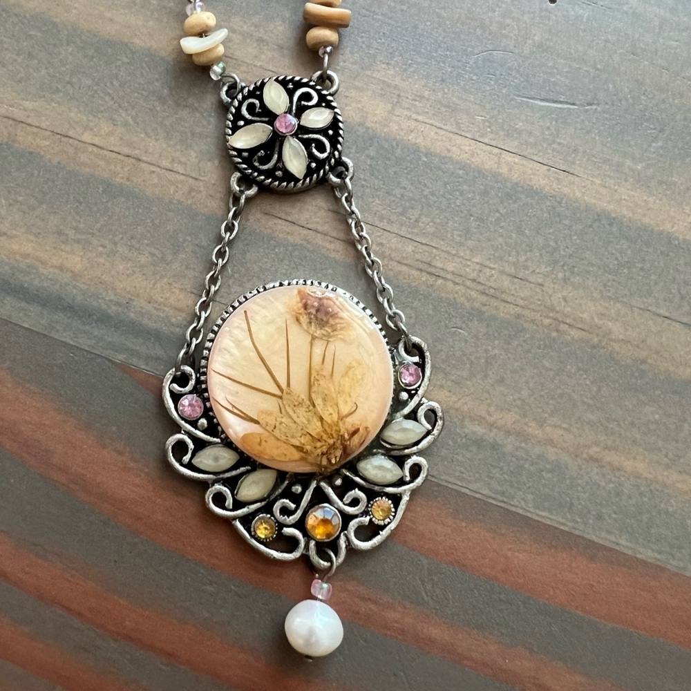 Elegant Silver and Gold Floral Pendant Necklace